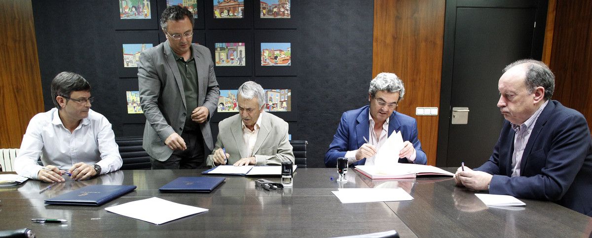 Sinatura do protocolo entre o Concello de Pontevedra e os propietarios da Granxa do Vao