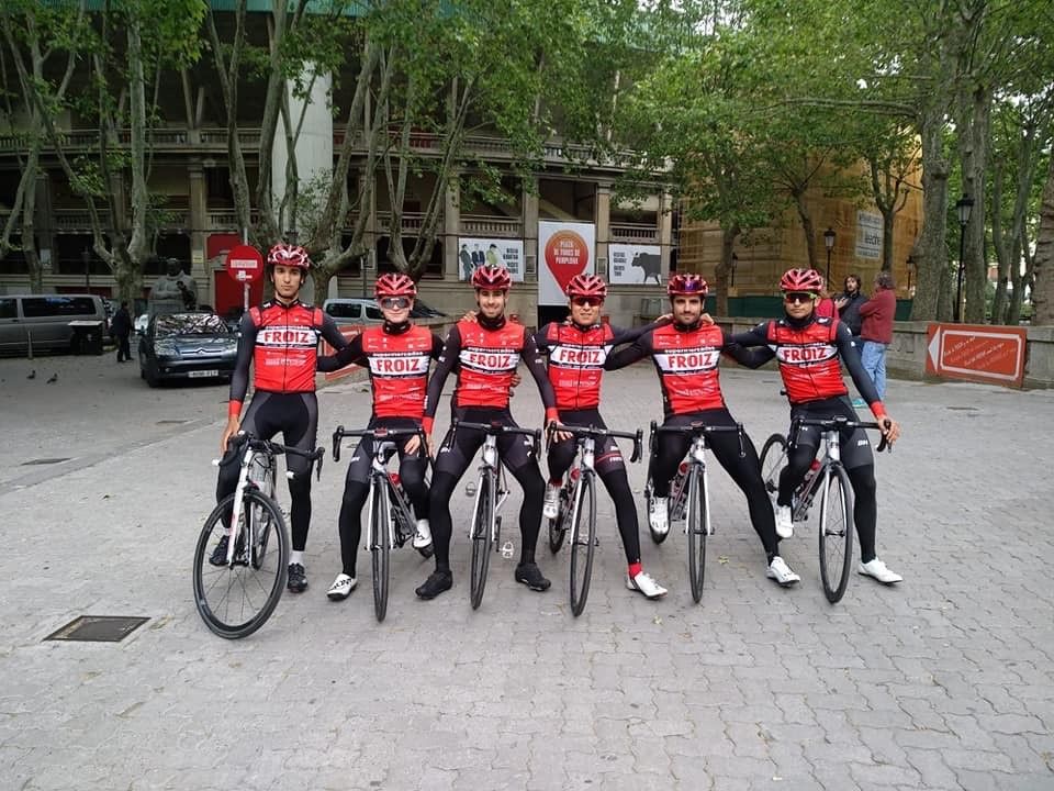 Equipo del Supermercados Froiz que participó en la Vuelta a Zamora en el 2019