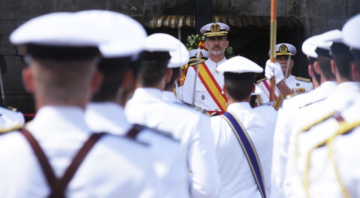O rei Felipe VI preside a entrega de despachos na Escola Naval