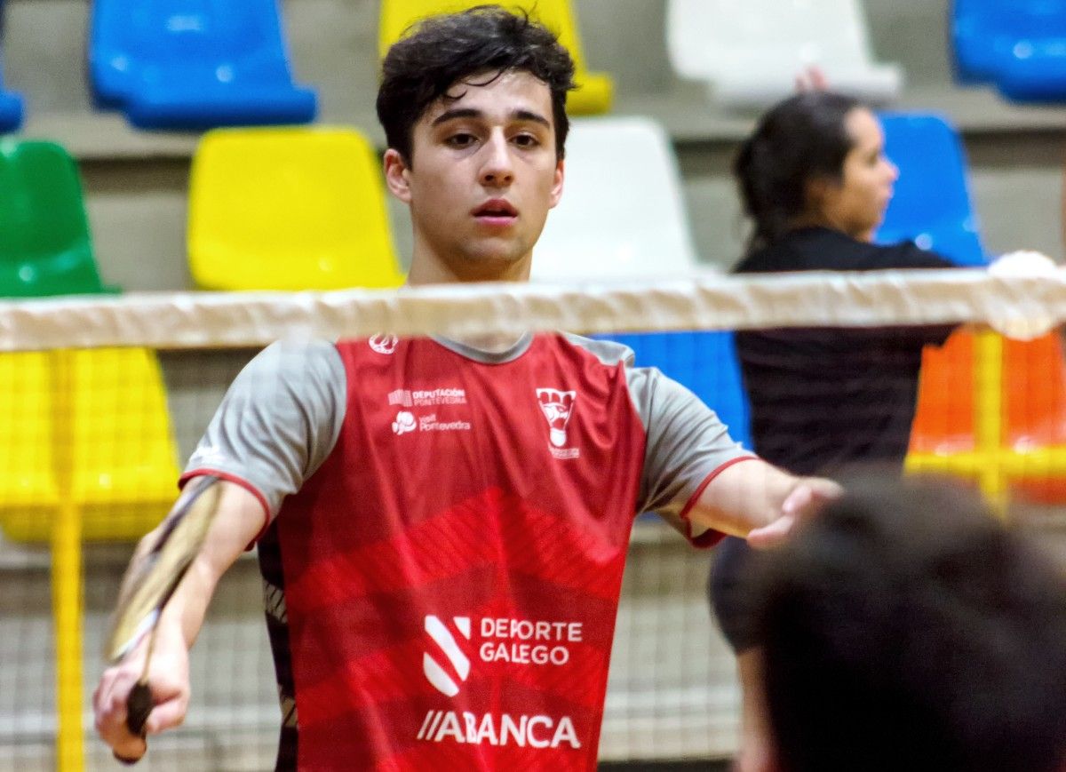 Miguel Sanluis renova polo Bádminton Pontevedra