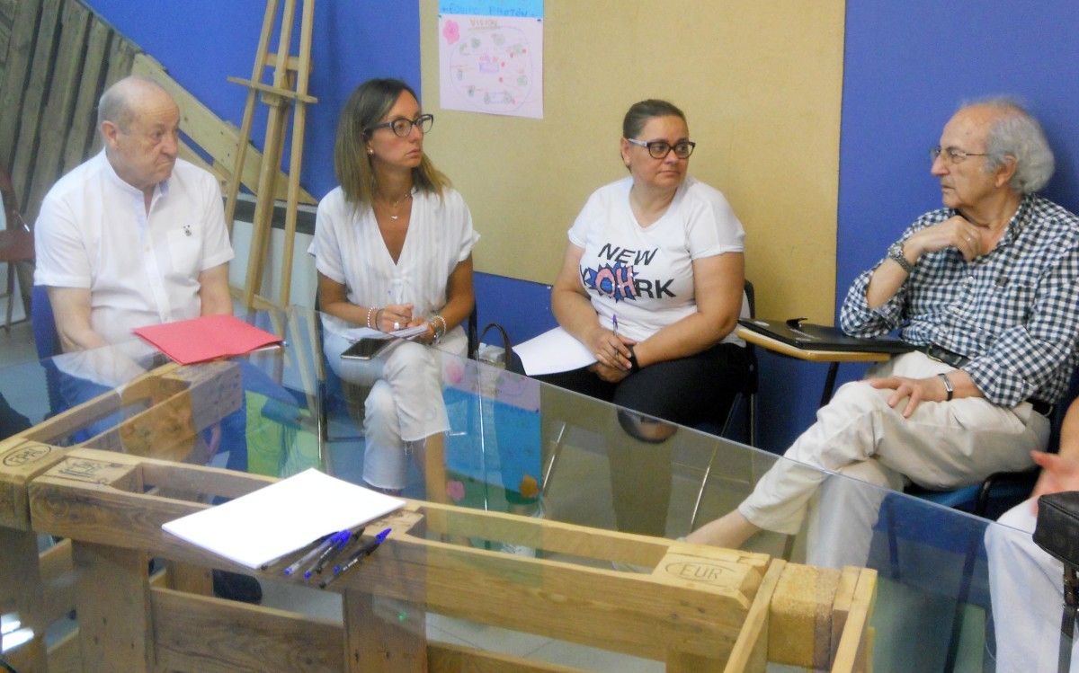 Reunión de la concejala Paloma Castro con los colectivos de RedeAxuda