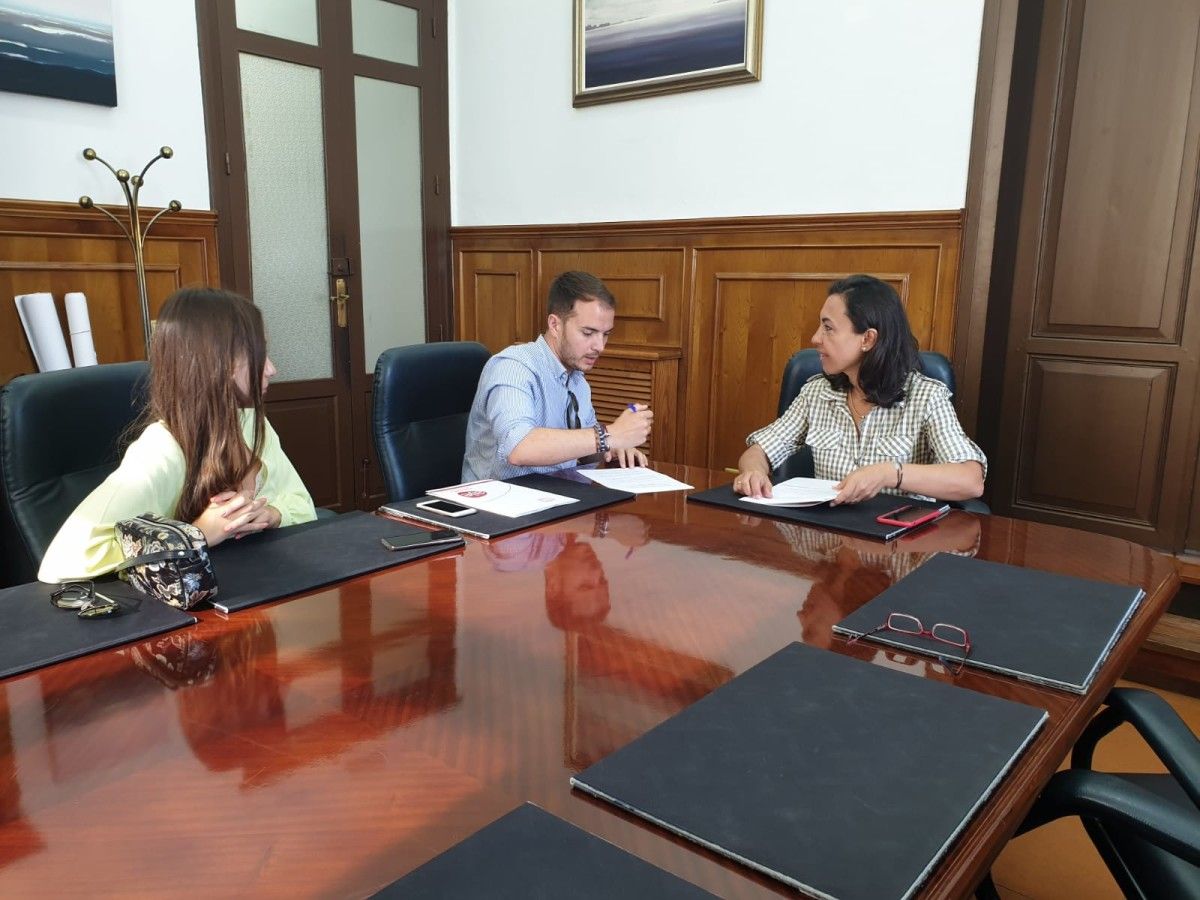 Sinatura do convenio para o viveiro de empresas de Marín