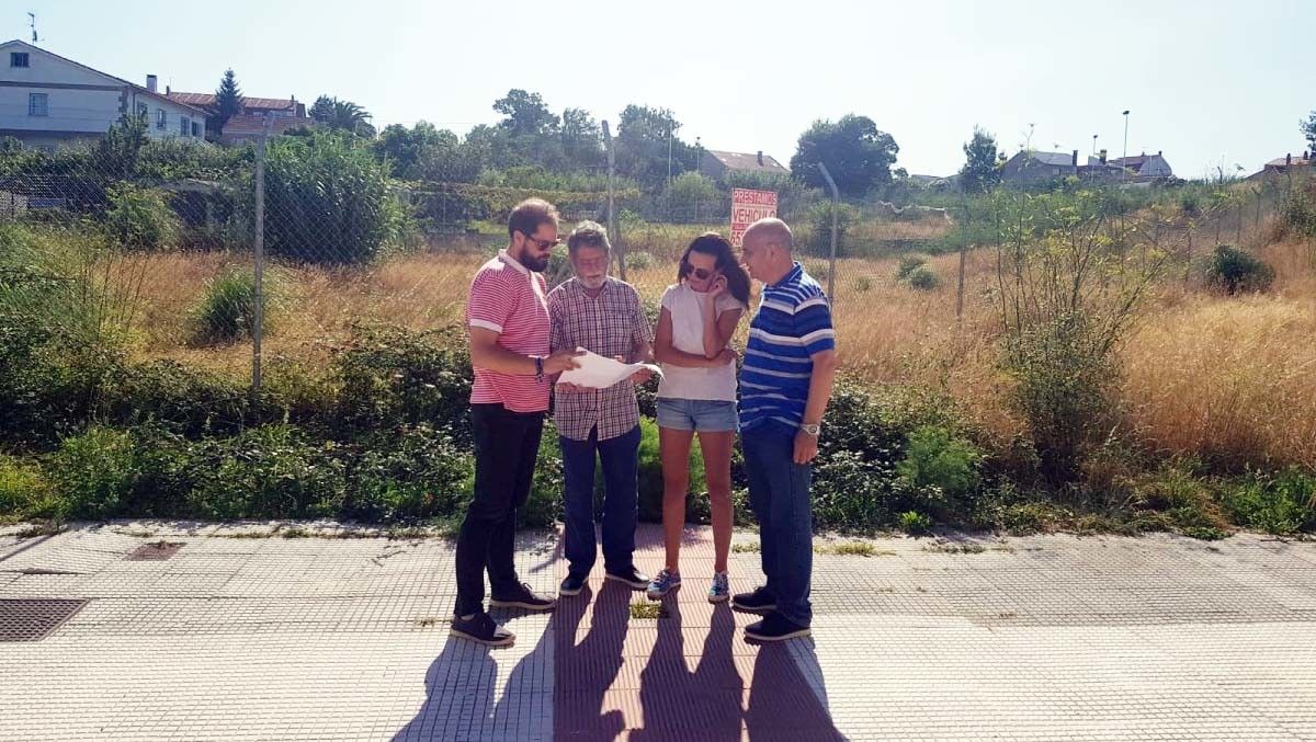 Parcela de Médico Ballina na que se construirá un parque infantil