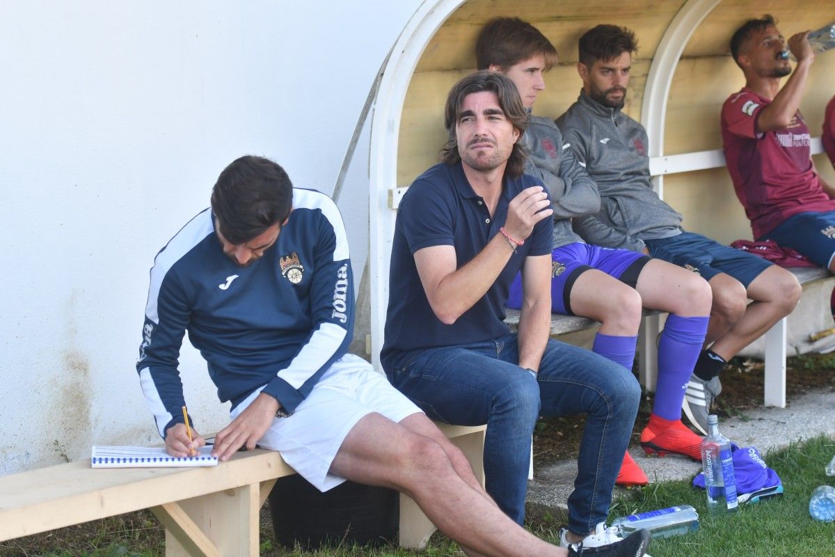 Luismi en el banquillo del Pontevedra CF en el Triangular Carneiro ó Espeto Luismi en el banquillo del Pontevedra CF en el Triangular Carneiro ó Espeto