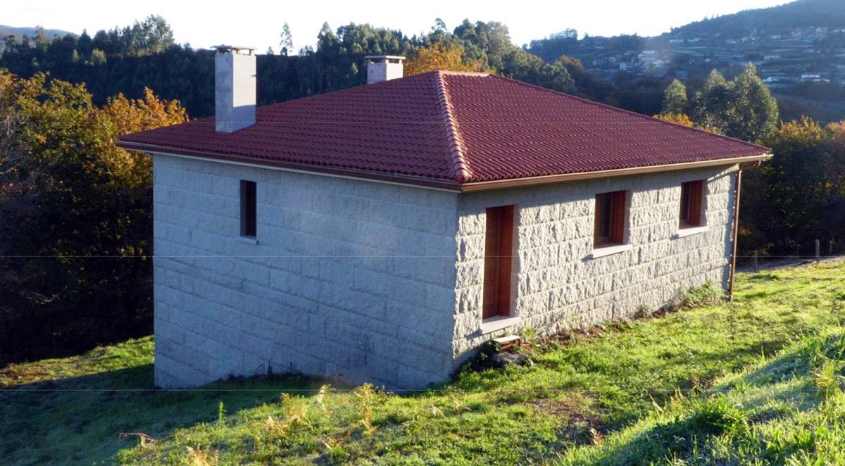 Exterior de la Casa do Pobo de Cutián