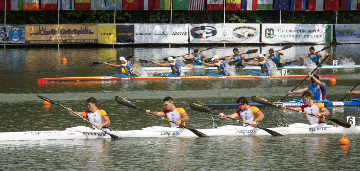 Iago Monteagudo durante o mundial de piragüismo de Pitesti