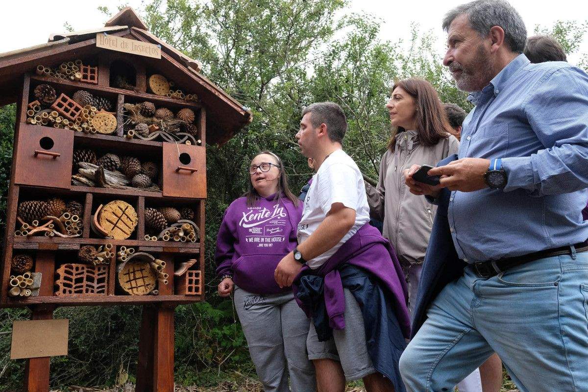 La conselleira de Medio Ambiente inauguró el primer hotel de insectos