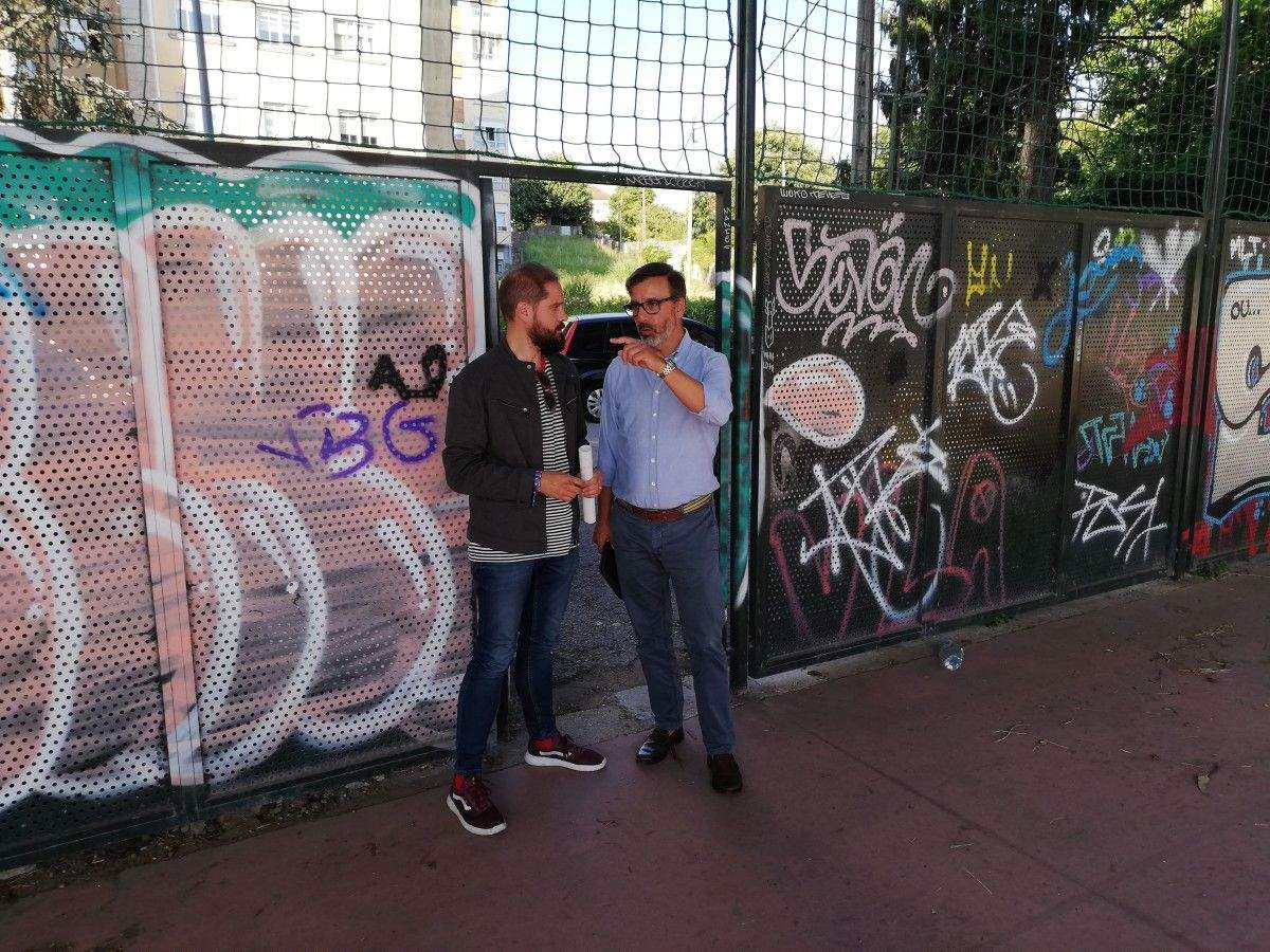 El concejal Iván Puentes y el representante vecinal de Mollabao Juan Sáenz