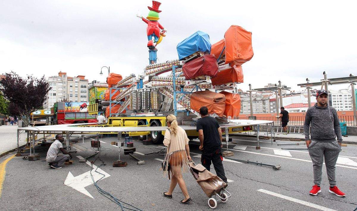 Montaje de las atracciones de feria
