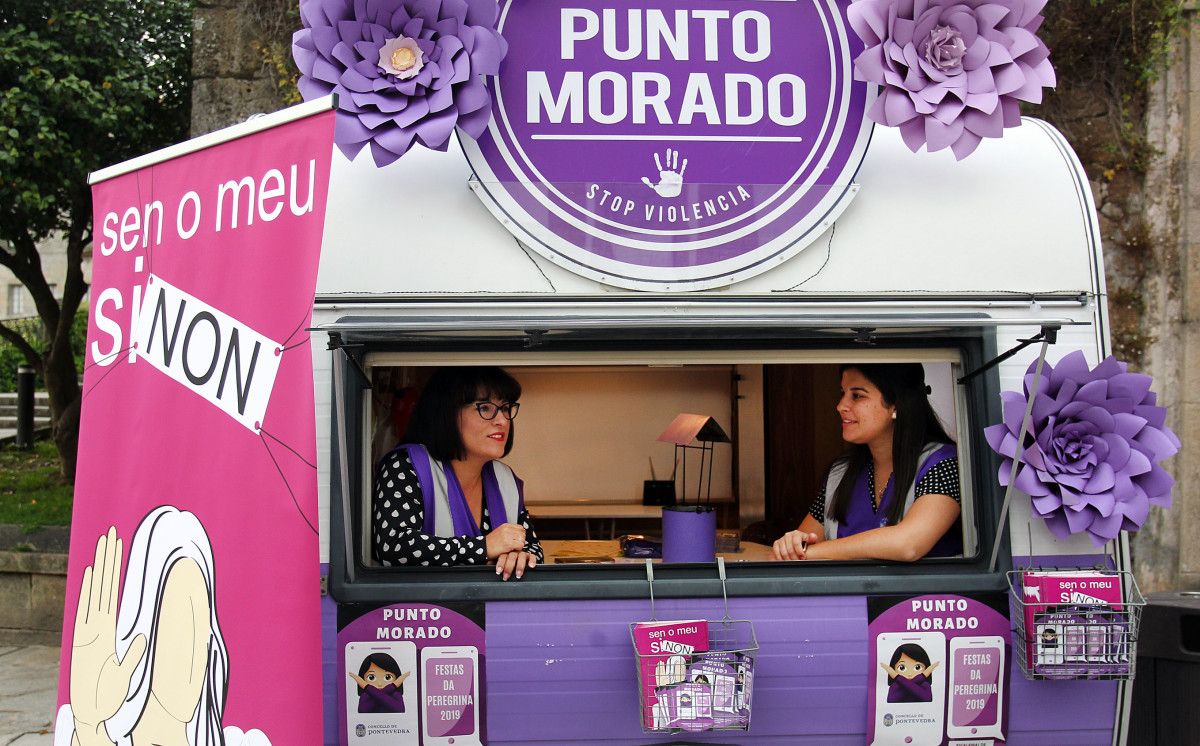 Caravana morada contra as violencias machistas e sexuais nas Festas da Peregrina