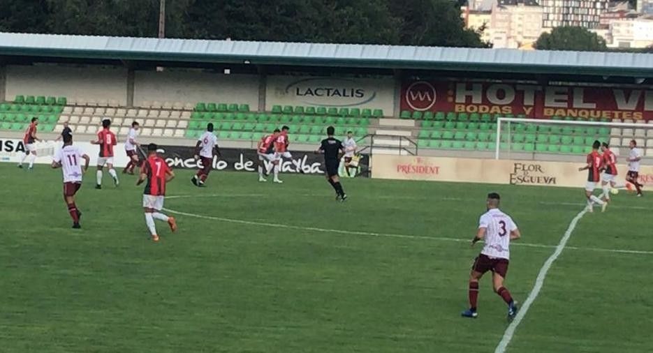 Partido amistoso entre Racing Villalbés y Pontevedra en A Magdalena