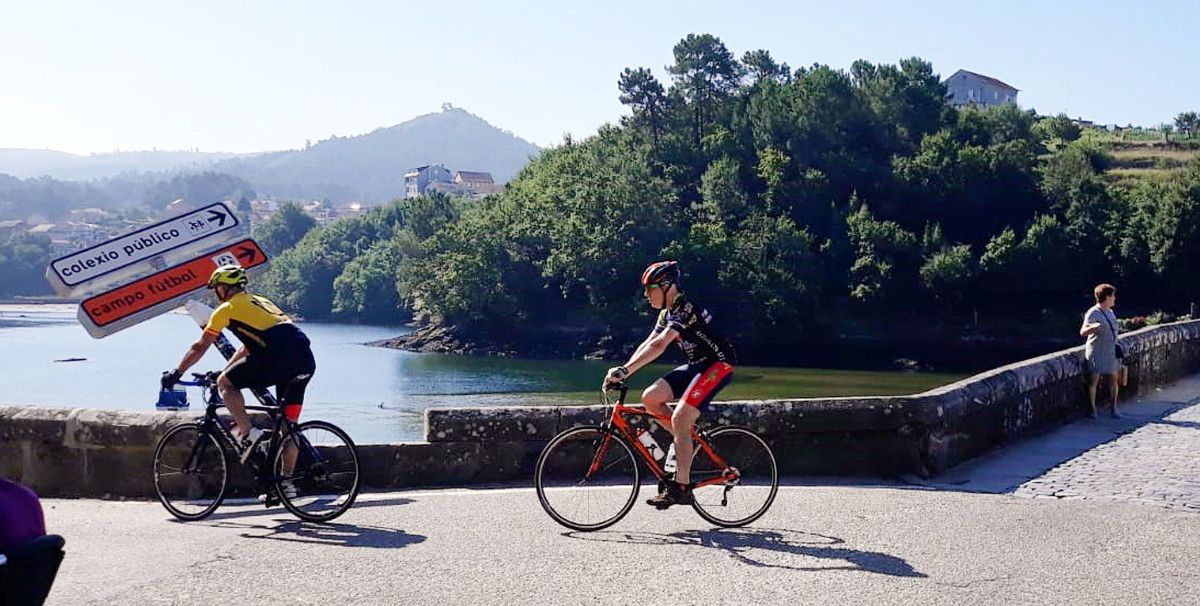 Daños causados en el puente medieval de Ponte Sampaio