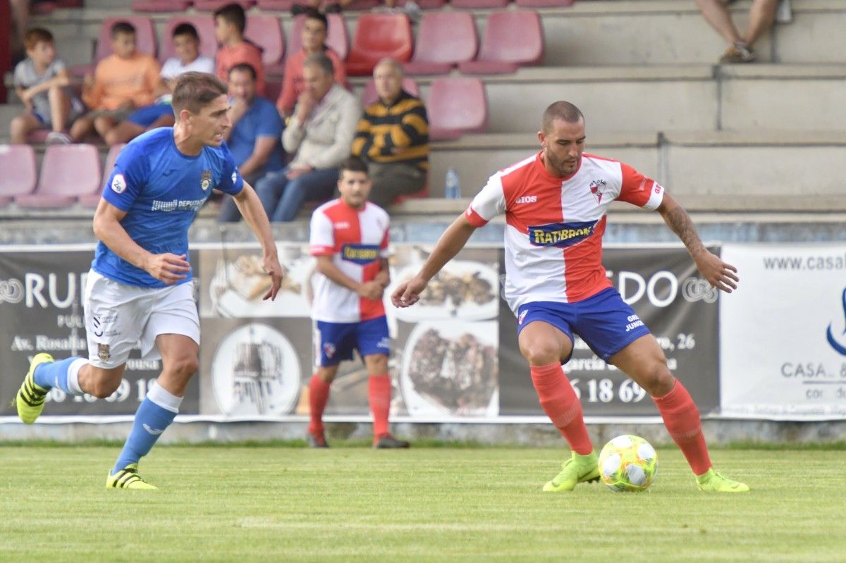 Amistoso entre Arosa y Pontevedra en A Lomba