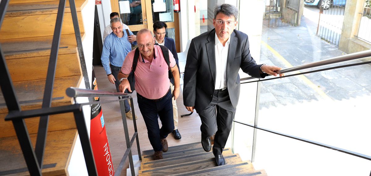 Visita de Juan José Martín e Ramón Piñeiro aos xulgados de Caldas de Reis