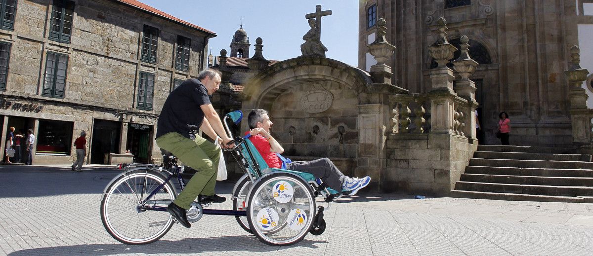 Nueva bicicleta adaptada de ASPACE durante el día de entrenamiento para la 'Marcha sobre Ruedas'