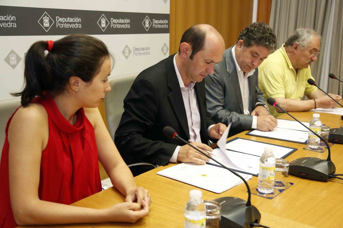 Louzán y Fernández Lores firman el convenio entre Deputación y Concello de Pontevedra