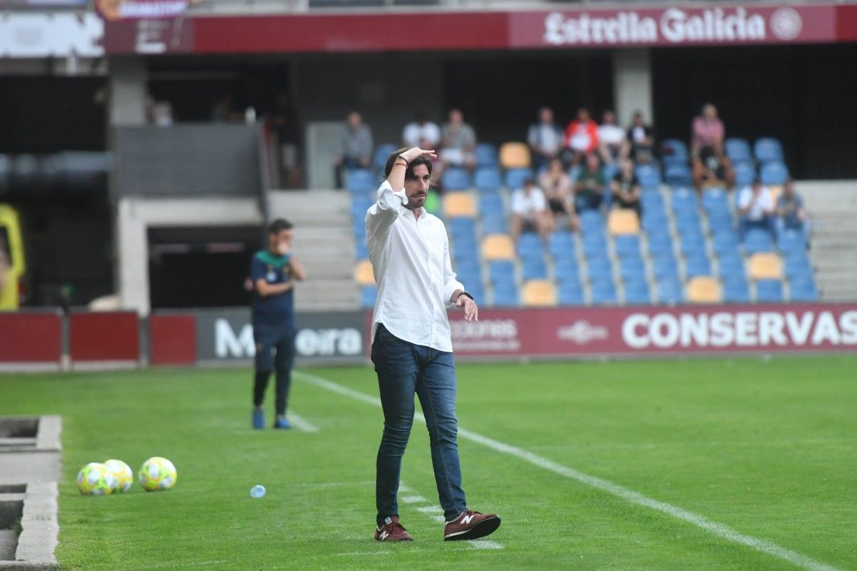 O Pontevedra vence ao Coruxo no primeiro partido de liga