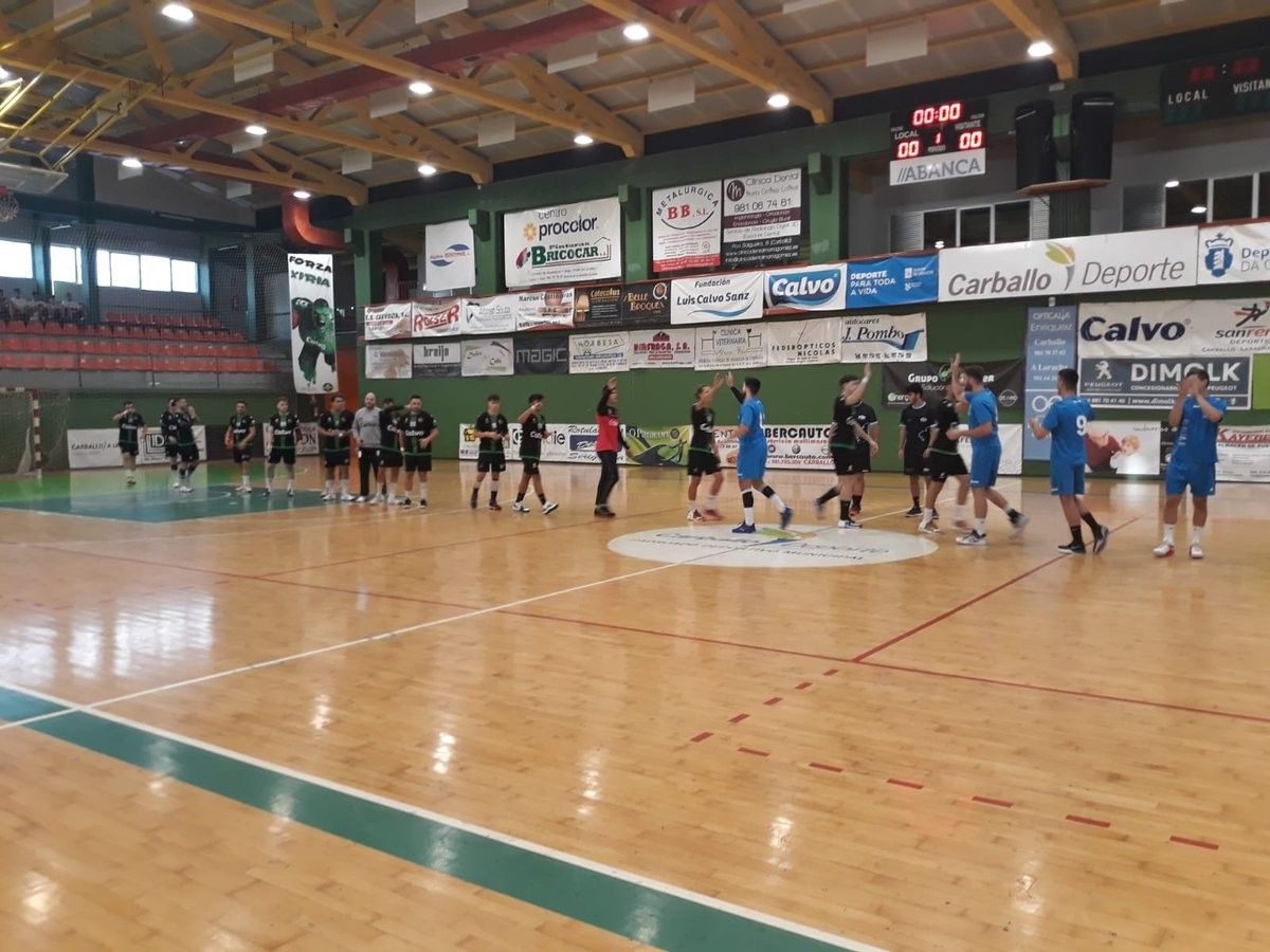 Partido amistoso entre o Teucro e o Xiria en Carballo