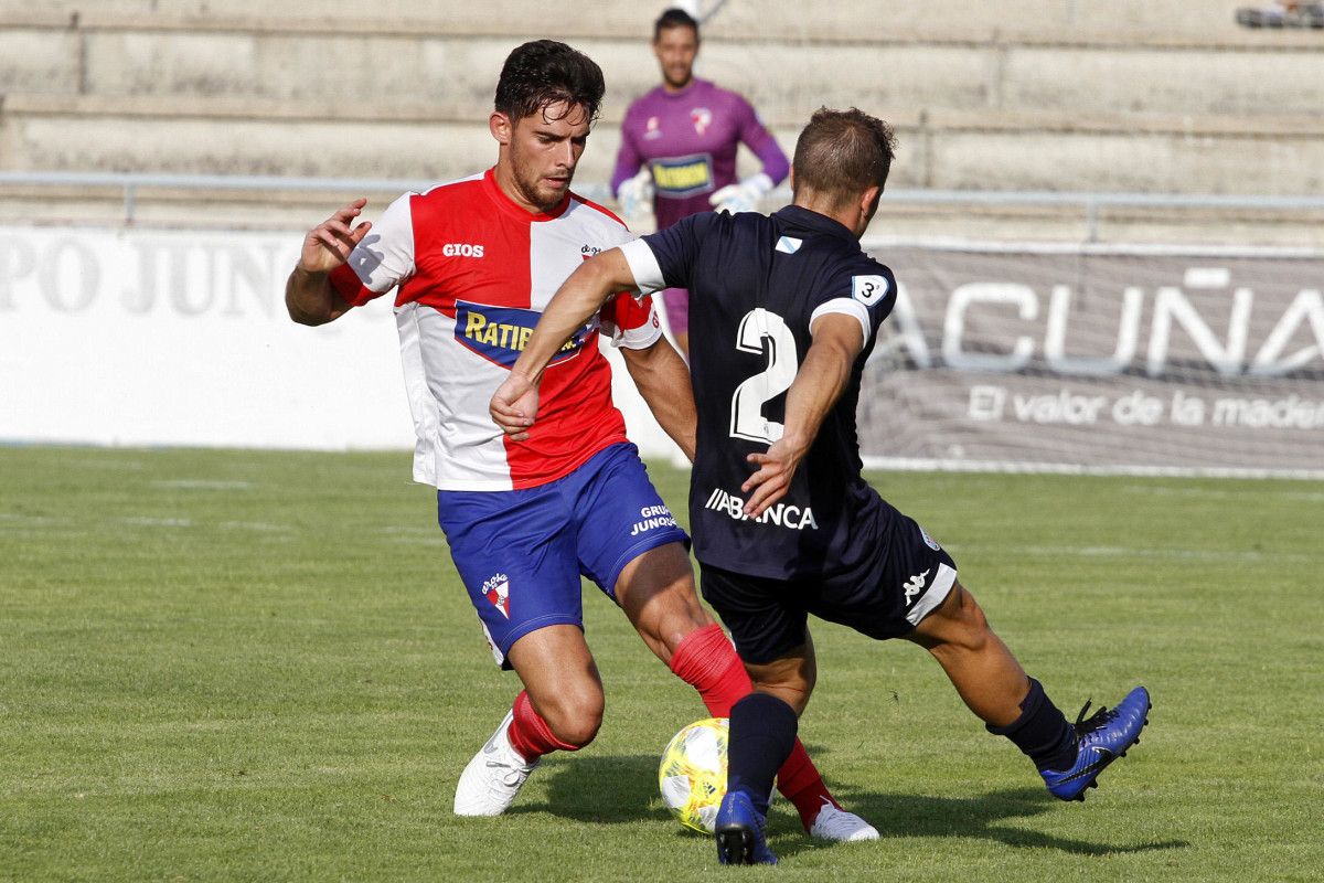 Primer partido de liga entre el Arosa y el Polvorín en A Lomba
