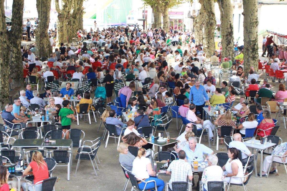 Sesión vermú durante las Fiestas de los Dolores de Ponte Caldelas
