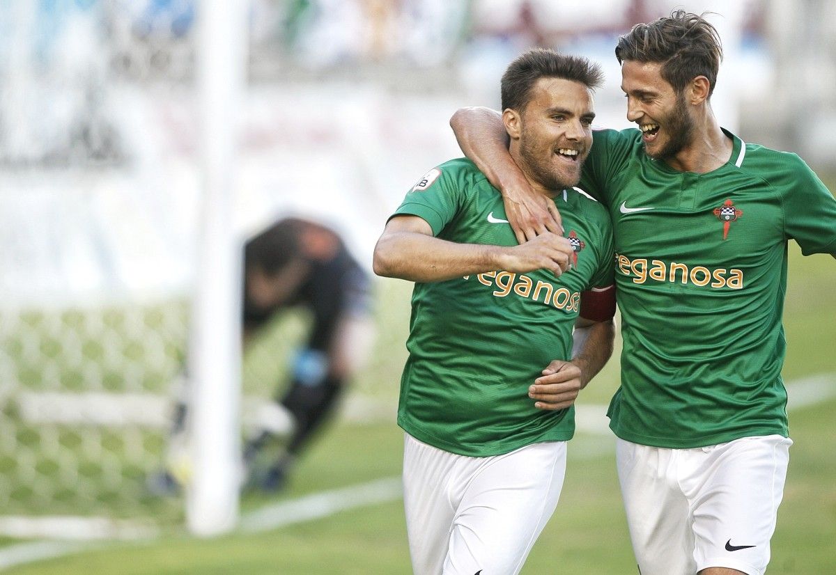 Partido de liga entre Racing de Ferrol y Pontevedra na Malata