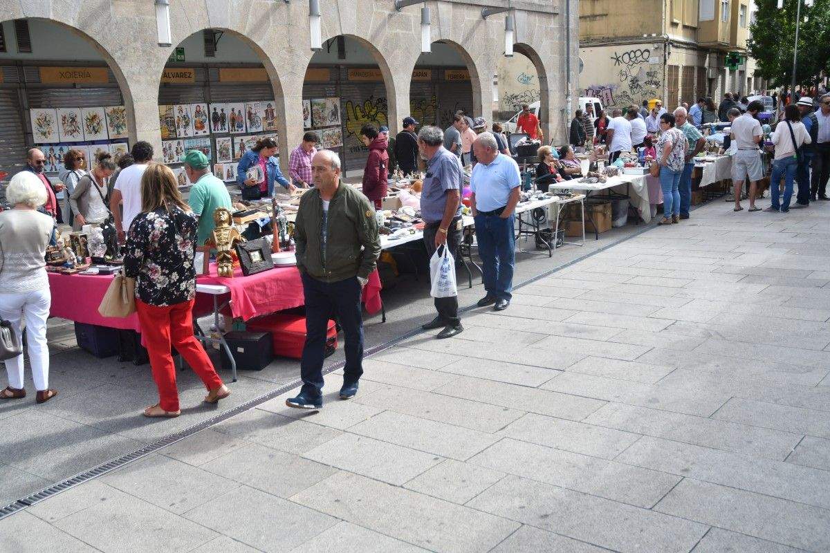 Mercadillo de antigüedades en la calle Sierra