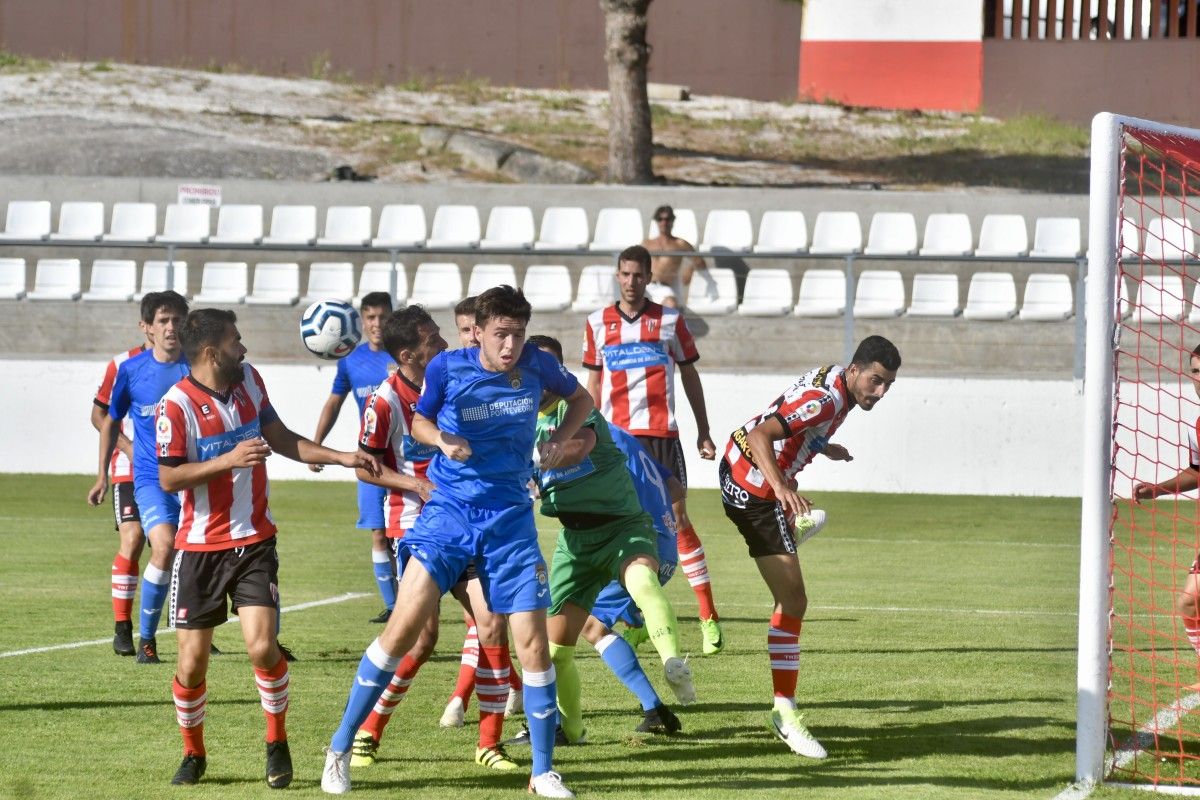 Partido de liga entre el Céltiga CF y el Pontevedra B