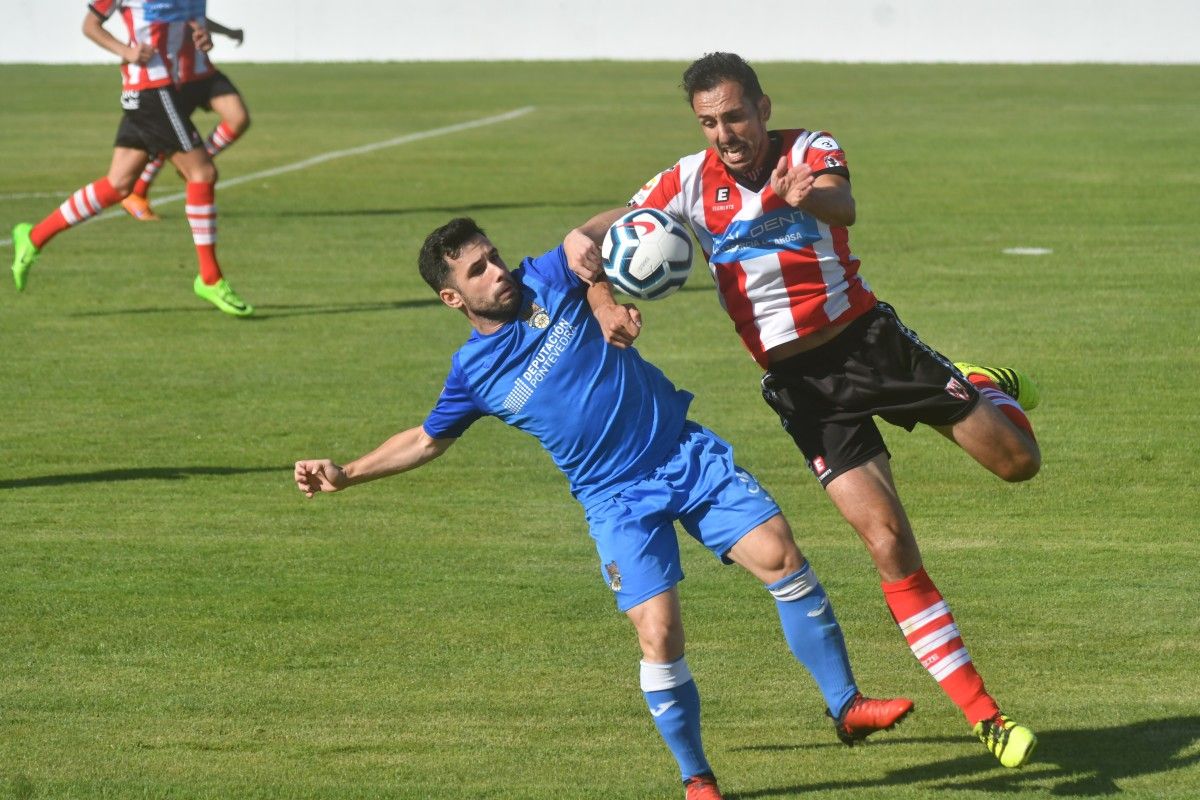 Partido de liga entre el Céltiga CF y el Pontevedra B