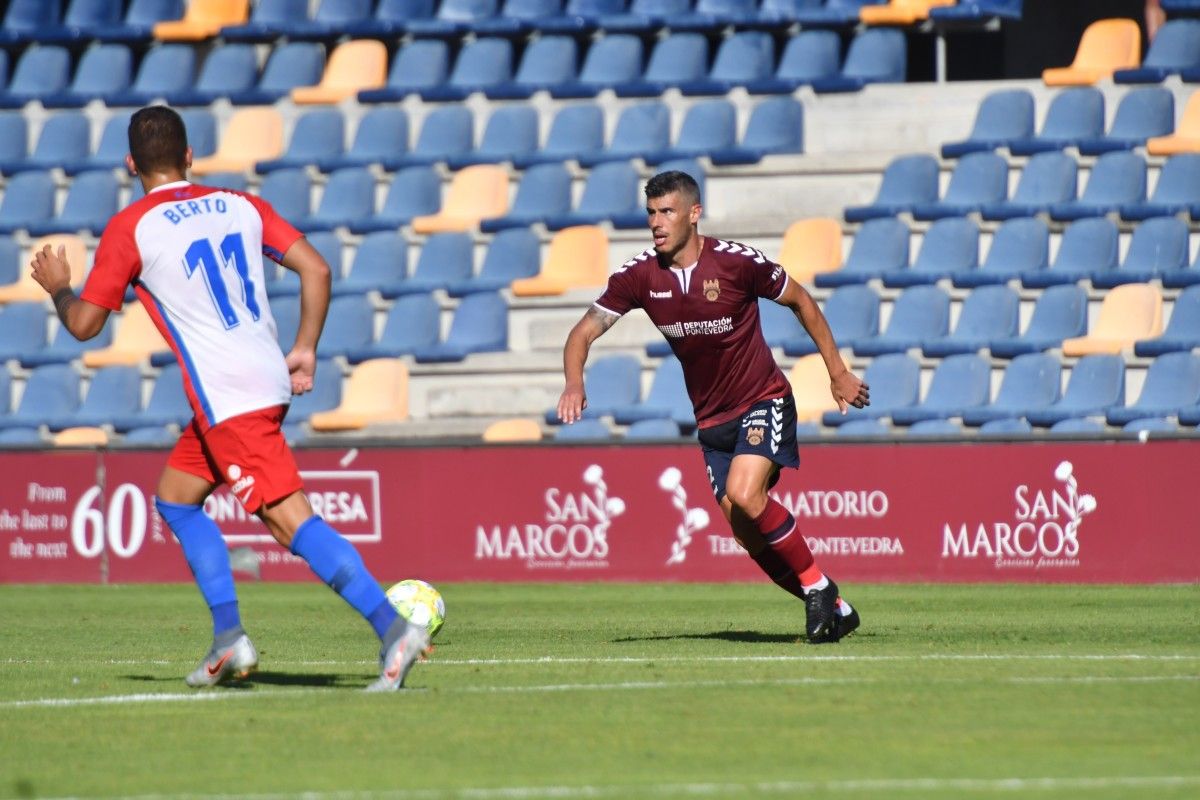 Partido de liga entre Pontevedra e Sporting B en Pasarón
