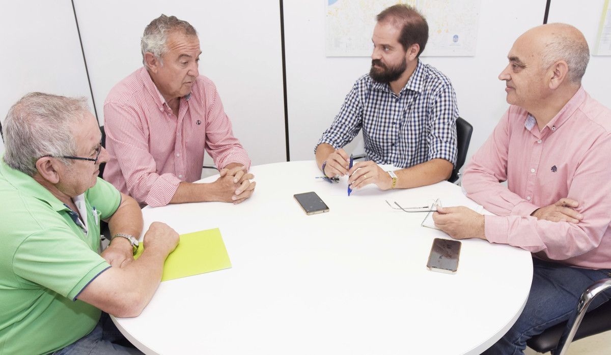 Reunión de Iván Puentes e Tino Fernández con representantes de Vaipolorío