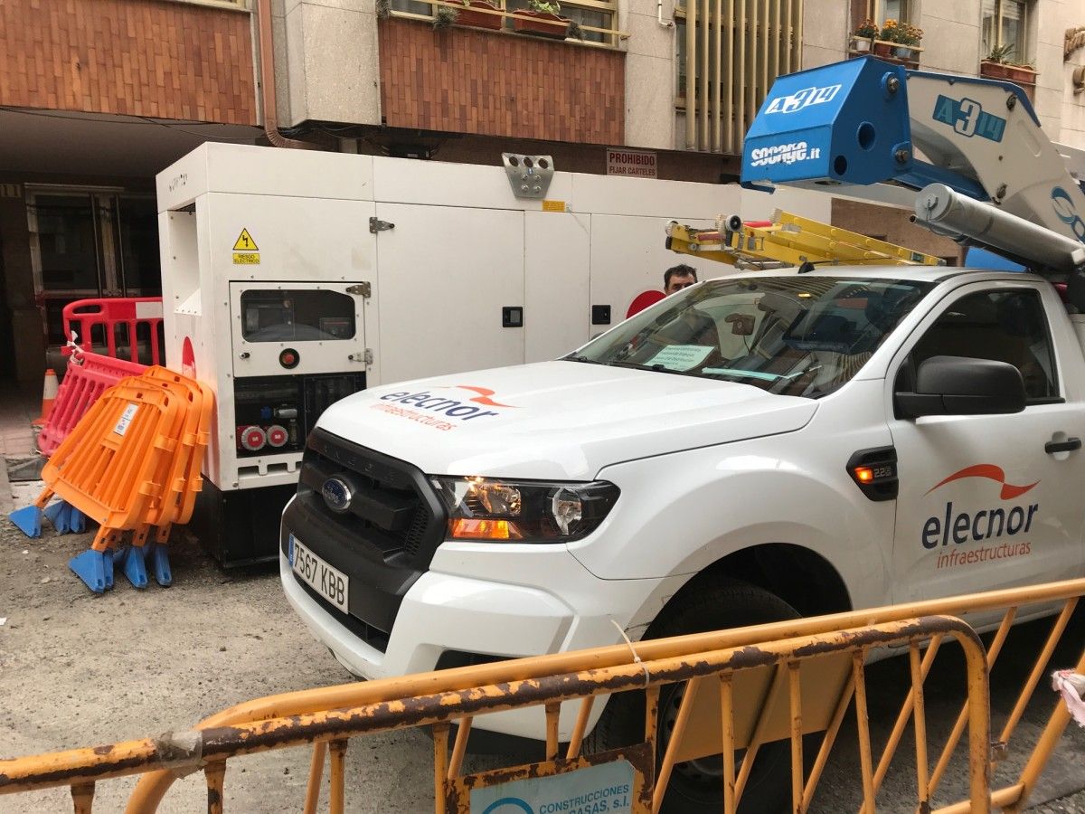 Cambio de transformador eléctrico na rúa Lepanto