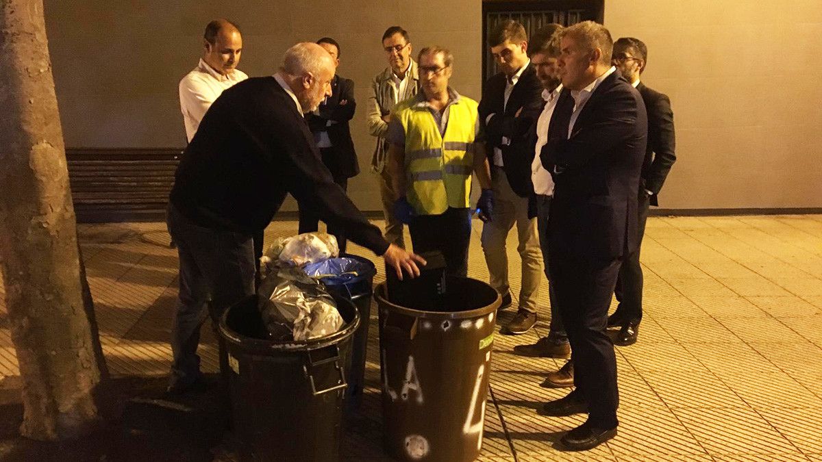 Visita de Rafa Domínguez e varios edís do PP a Oviedo