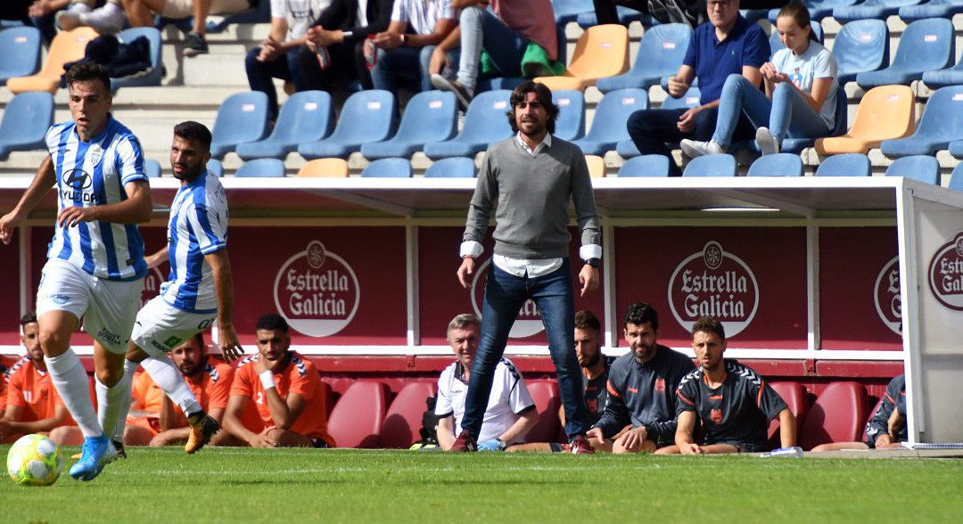 Luismi, no partido de liga entre Pontevedra e Atlético Baleares en Pasarón