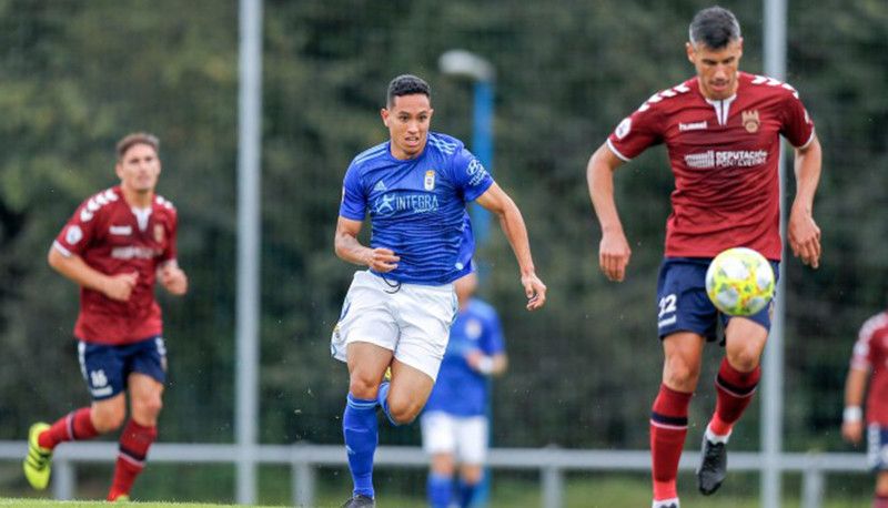 Partido entre Real Oviedo Vetusta e Pontevedra no Requexón