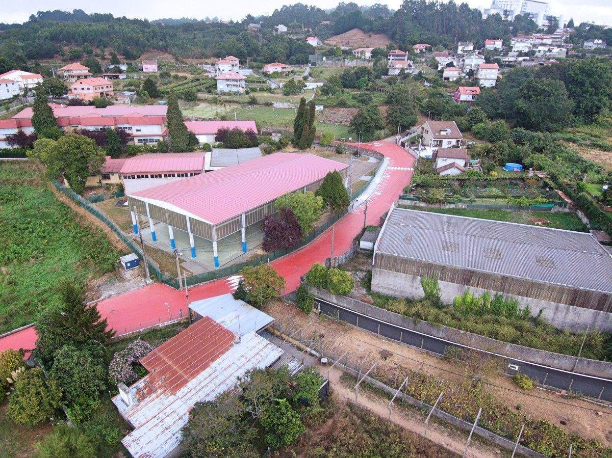 Imaxe aérea da contorna do colexio Vilaverde de Mourente