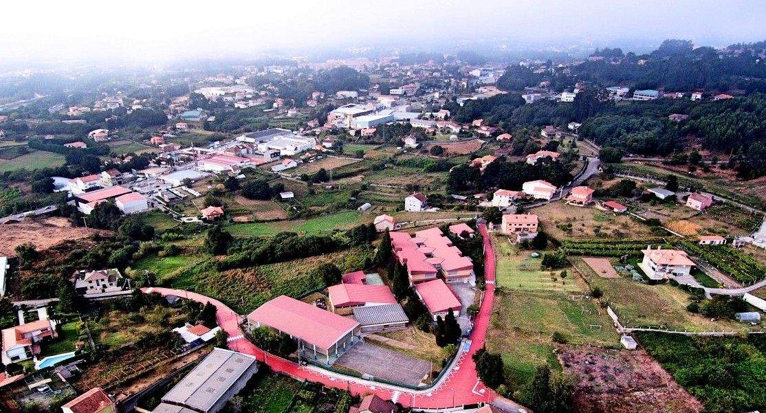 Imaxe aérea da parroquia de Mourente