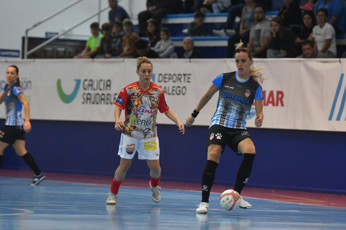 Gaby (derecha) en un partido entre Poio Pescamar y Atlético Navalcarnero en la Seca