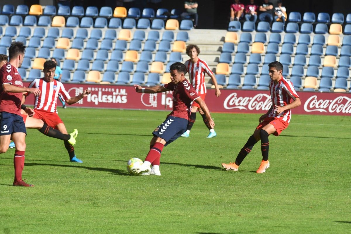 Partido de liga entre Pontevedra y Atlético Madrid B en Pasarón