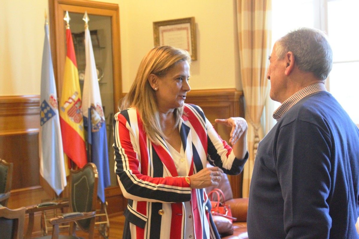 Encontro entre a presidenta da Deputación, Carmela Silva, e o historiador Xosé Fortes.