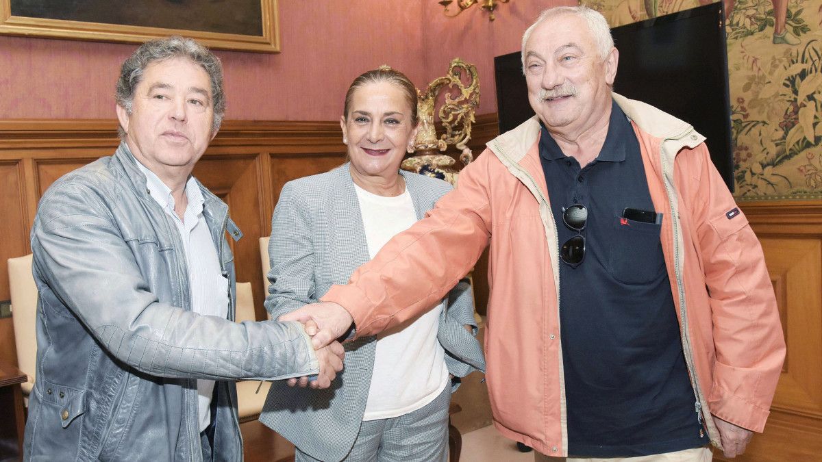 Encontro na Deputación entre Miguel Anxo Fernández Lores, Carmela Silva e César Mosquera