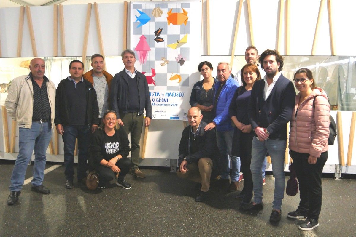 Os organizadores da Festa do Marisco do Grove presentan o cartel da cita gastronómica do 2020