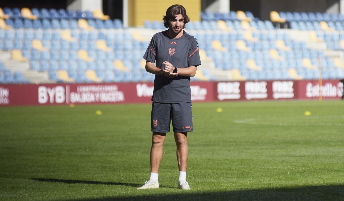 Luismi, en el entrenamiento del Pontevedra en Pasarón
