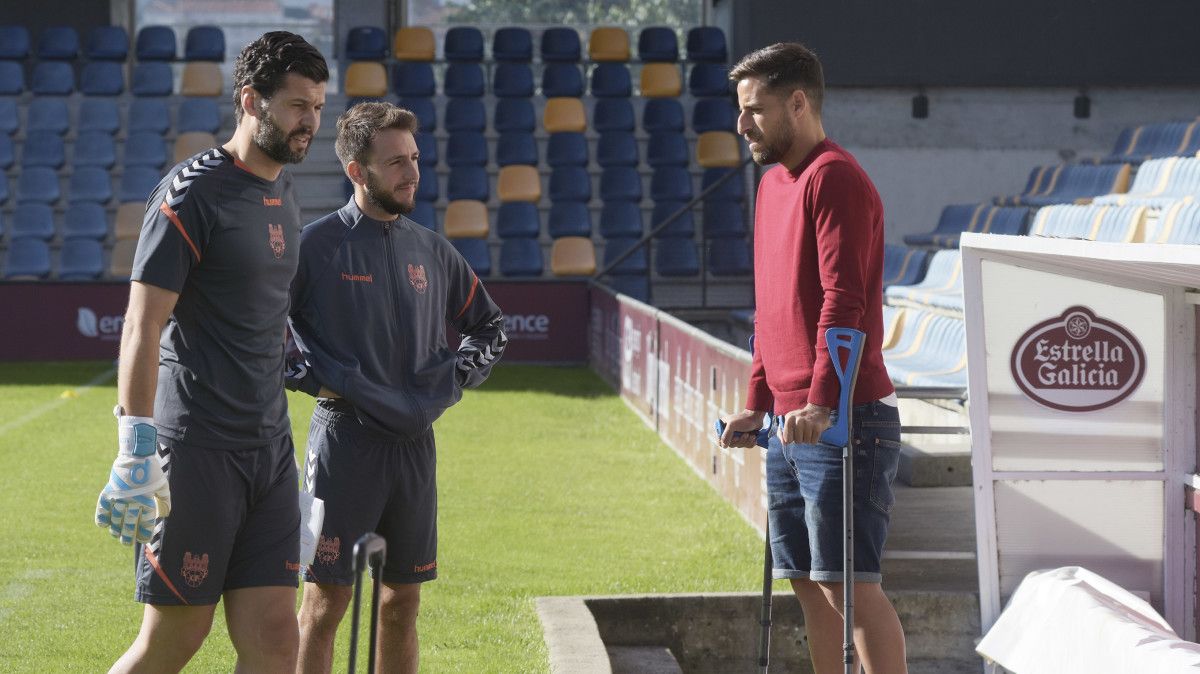 Javi López, presenciando el entrenamiento de sus compañeros en Pasarón