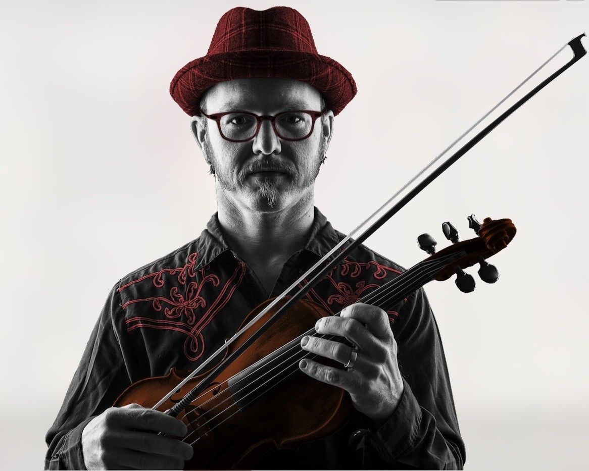 El violinista Casey Driessen
