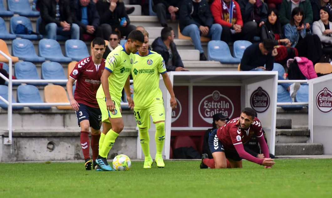 Partido de liga entre Pontevedra y Getafe B en Pasarón