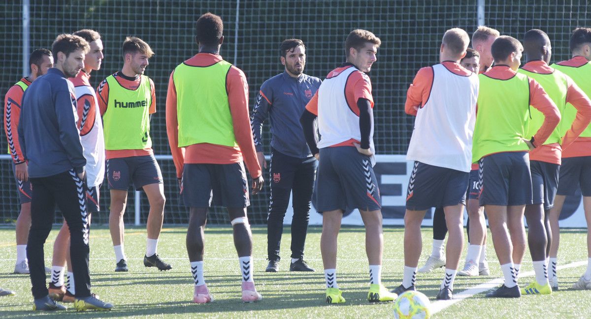 Jesús Ramos dirige el primer entrenamiento del Pontevedra tras el cese de Luismi