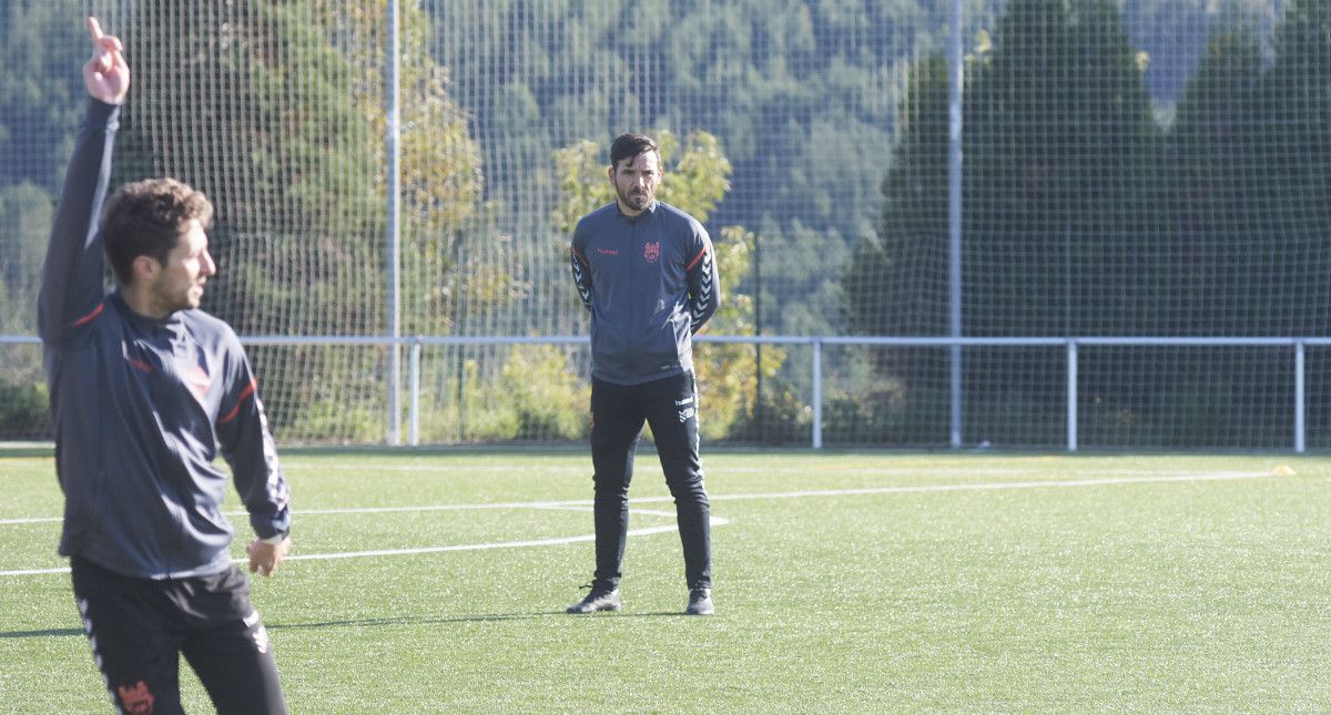 Jesús Ramos dirixe o primeiro adestramento do Pontevedra tralo cesamento de Luismi