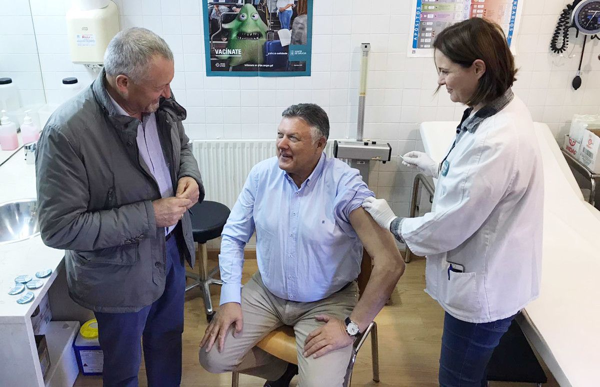 Telmo Martín vacínase da gripe no centro de saúde de Baltar