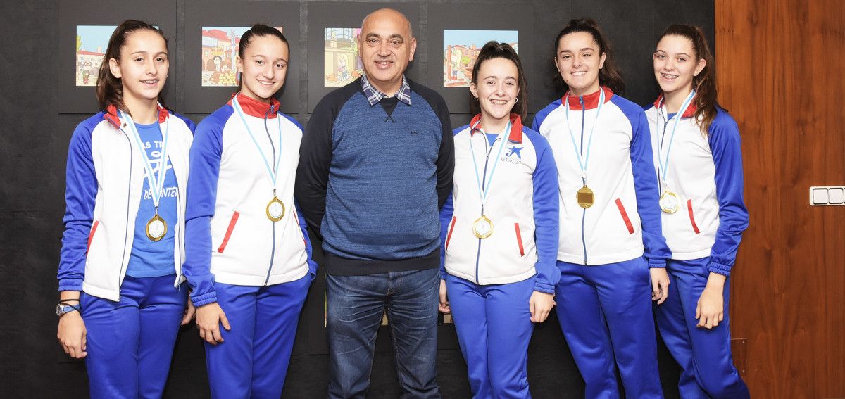 Recepción municipal al equipo cadete del Club As Triscas de gimnasia
