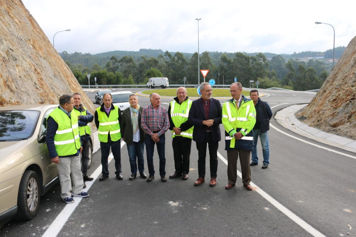Visita do delegado territorial da Xunta á nva rotonda da Devesa